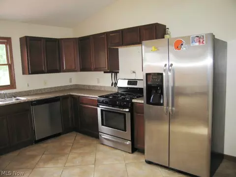 200 Parklane Dr, Lagrange, OH 44050 photo 3