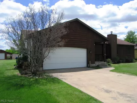 200 Parklane Dr, Lagrange, OH 44050 photo 2