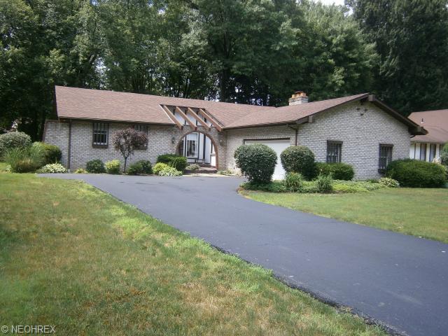 5640 Tracy Dr, Youngstown, OH 44512 photo 1