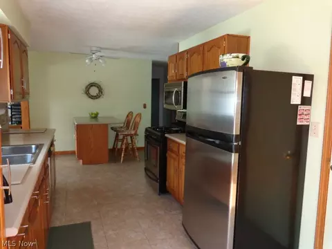 8890 Bechtel Rd, Elyria, OH 44035 photo 9