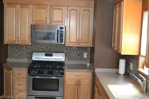84 E 216th St, Euclid, OH 44123 photo 7