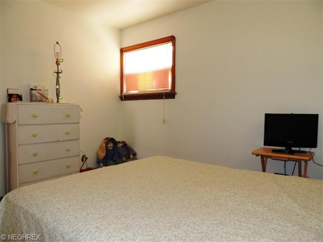 3402 Torrington Ave, Parma, OH 44134 photo 12