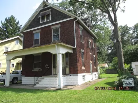 2042 E 30th St, Lorain, OH 44055 photo 1