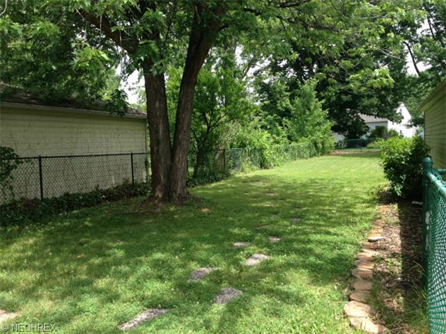 545 Crescent Dr, Willowick, OH 44095 photo 17