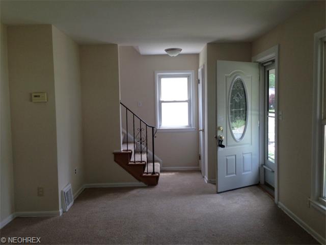 545 Crescent Dr, Willowick, OH 44095 photo 2