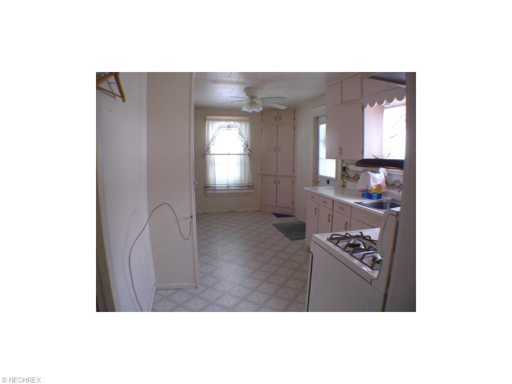 1819 E 45th St, Ashtabula, OH 44004 photo 3