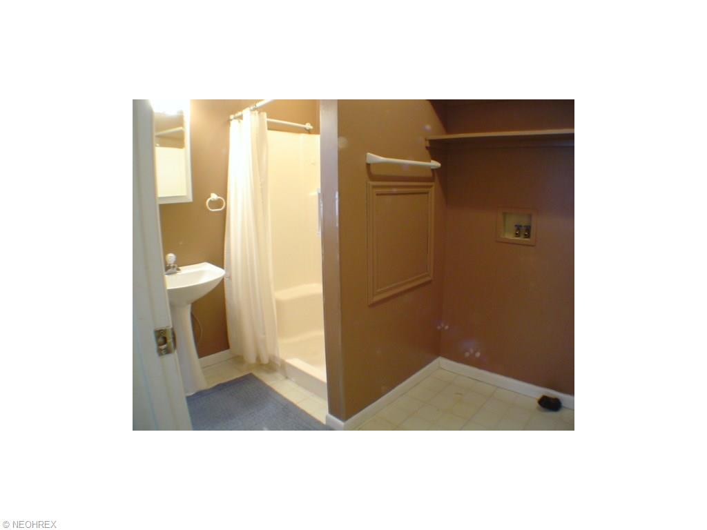 1819 E 45th St, Ashtabula, OH 44004 photo 8