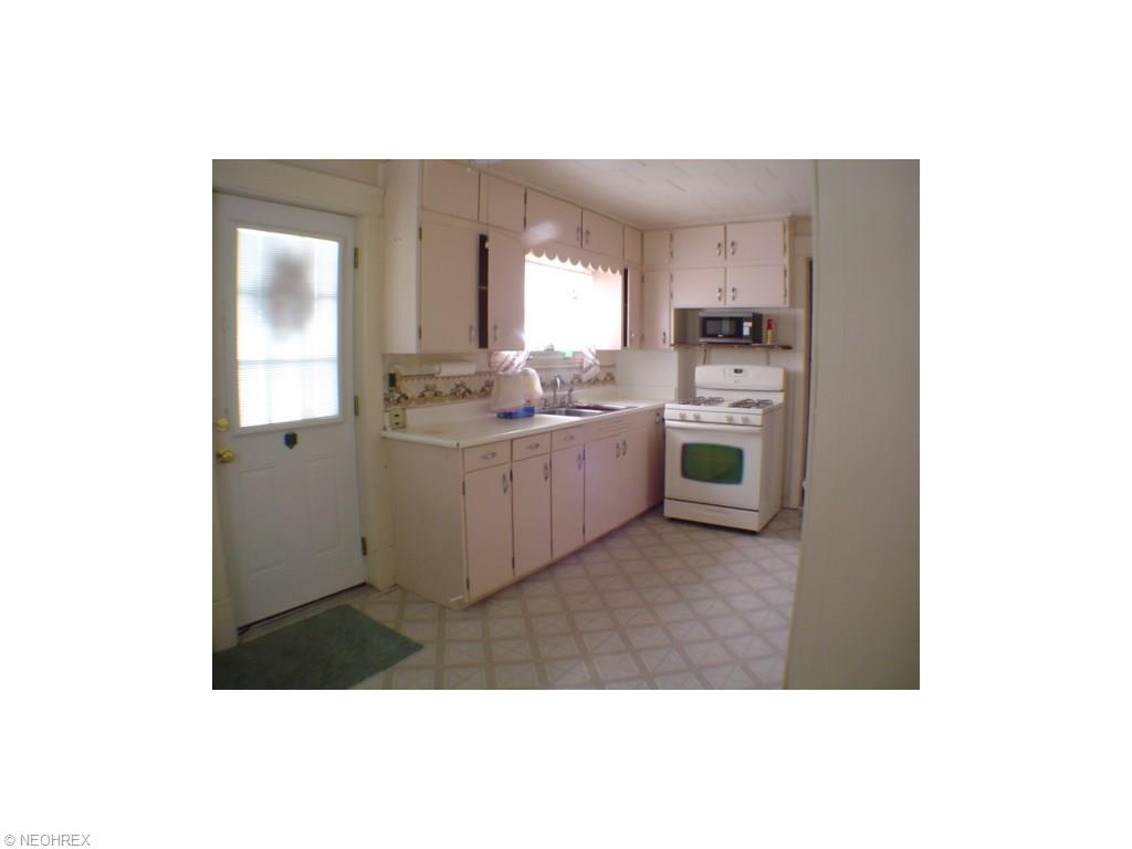 1819 E 45th St, Ashtabula, OH 44004 photo 4
