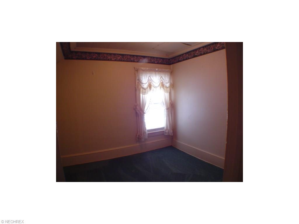 1819 E 45th St, Ashtabula, OH 44004 photo 11