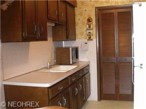 1850 Eldon Dr, Wickliffe, OH 44092 photo 2