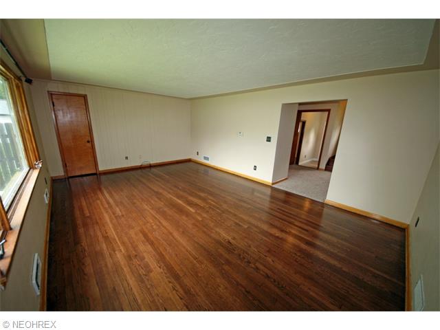 6994 Manor Dr, Elyria, OH 44035 photo 3