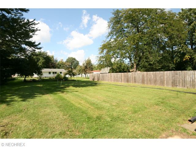 6994 Manor Dr, Elyria, OH 44035 photo 2