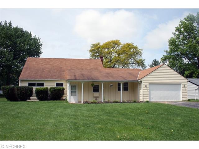 6994 Manor Dr, Elyria, OH 44035 photo 1