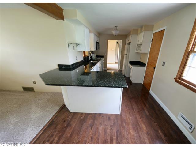 6994 Manor Dr, Elyria, OH 44035 photo 4