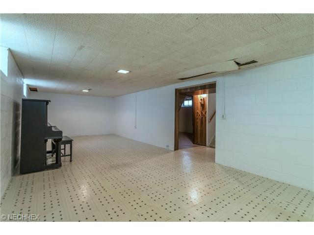 31817 Glenhurst Rd, Eastlake, OH 44095 photo 1