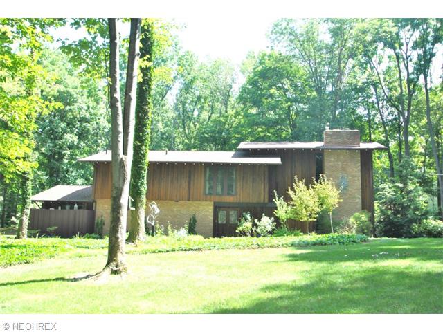 651 Treecrest Dr, Akron, OH 44333 photo 1