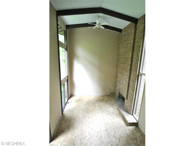 651 Treecrest Dr, Akron, OH 44333 photo 2