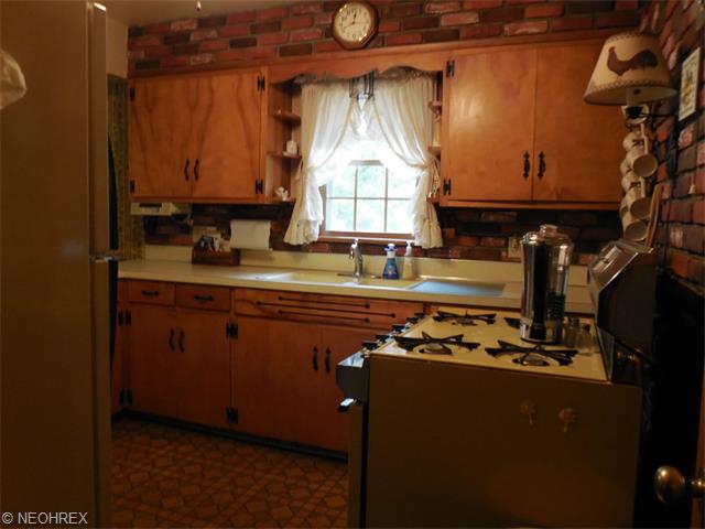 212 Viola Ave, Hubbard, OH 44425 photo 9