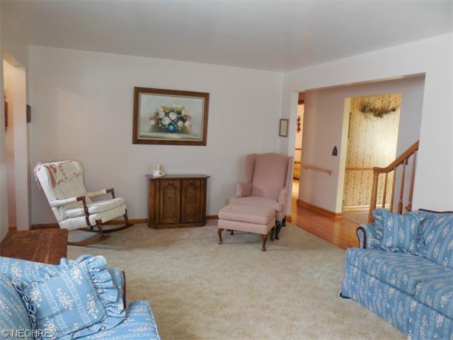 212 Viola Ave, Hubbard, OH 44425 photo 5