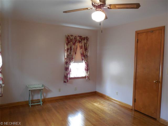 212 Viola Ave, Hubbard, OH 44425 photo 11