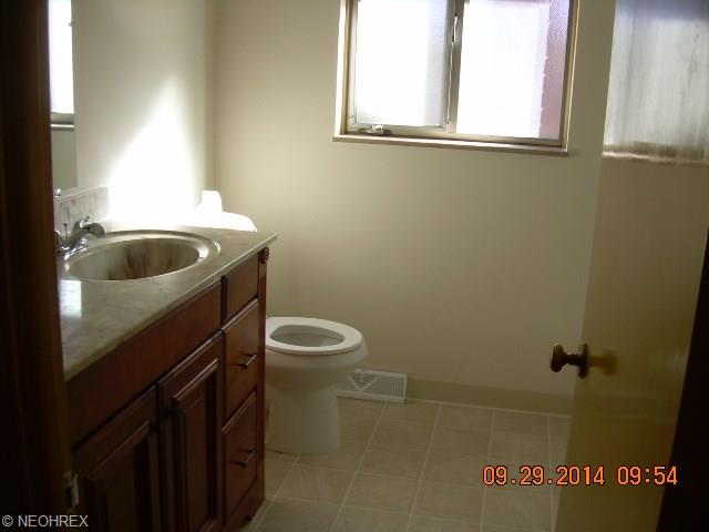 23971 Effingham Blvd, Euclid, OH 44117 photo 1