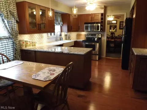 455 Viola Ave, Hubbard, OH 44425 photo 5