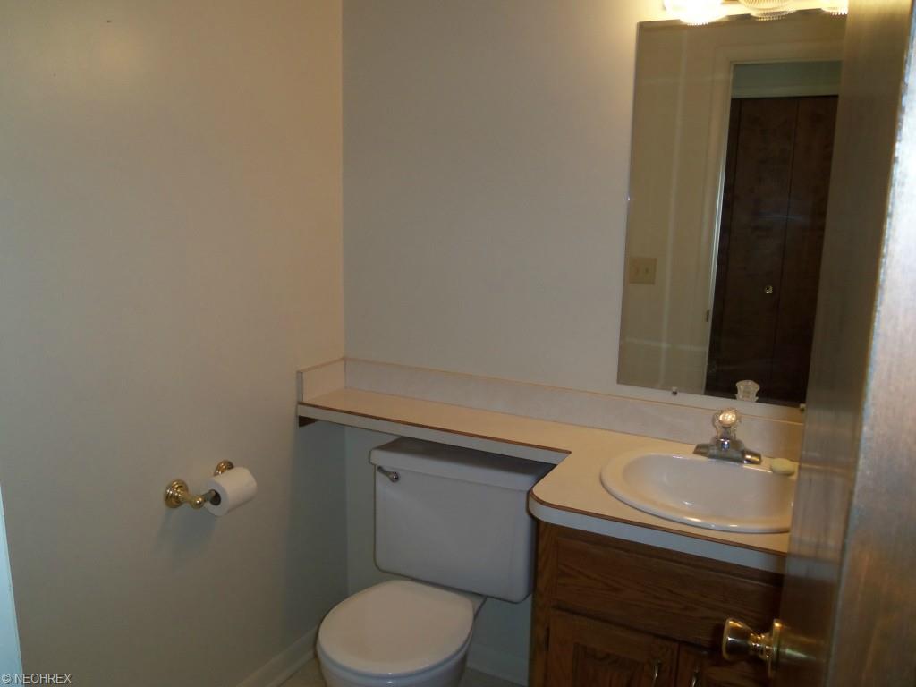 289 Crestview Dr, Elyria, OH 44035 photo 13