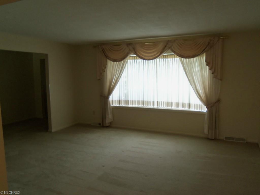 289 Crestview Dr, Elyria, OH 44035 photo 4