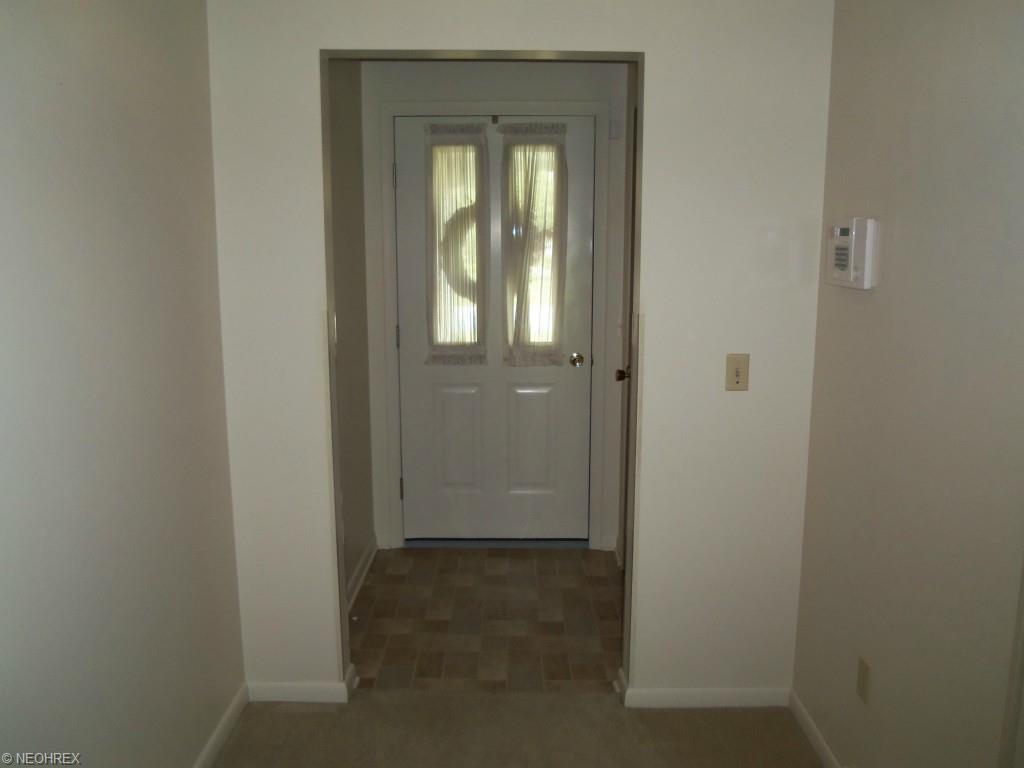 289 Crestview Dr, Elyria, OH 44035 photo 3