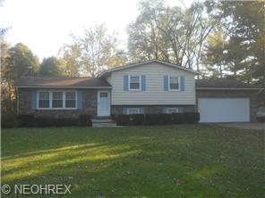 1054 Maple Dr, Wadsworth, OH 44281 photo 1