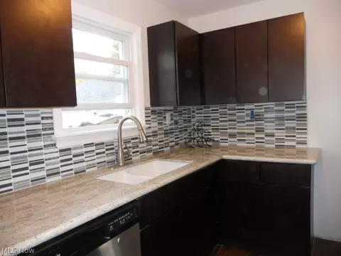 437 E 272nd St, Euclid, OH 44132 photo 4