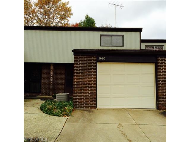 940 Trimble Dr, Akron, OH 44307 photo 1