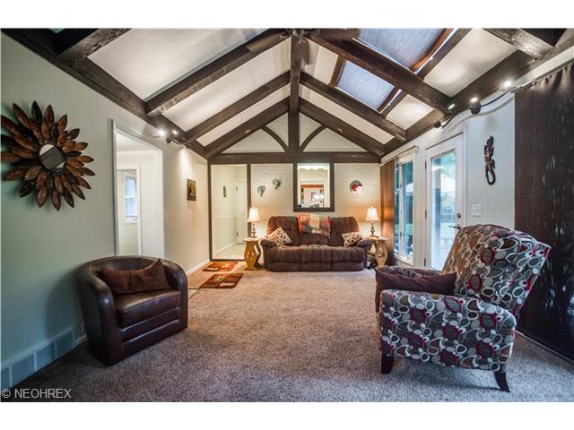 8440 W Pleasant Vly, Parma, OH 44130 photo 4