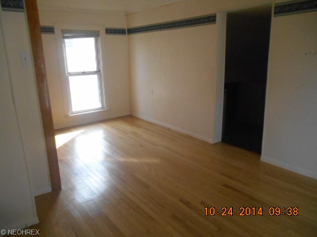 916 E 16th St, Ashtabula, OH 44004 photo 1
