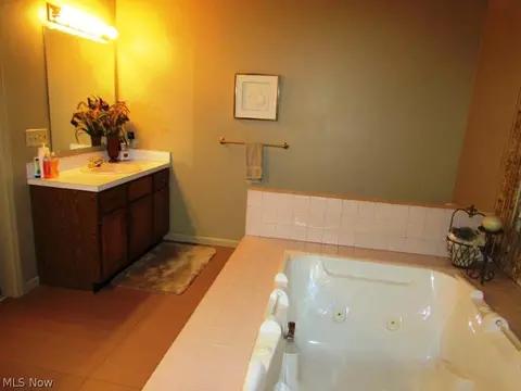 7237 Winchester Dr, Solon, OH 44139 photo 12
