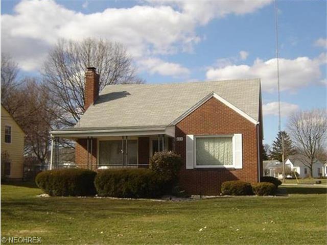 438 Tudor Ln, Youngstown, OH 44512 photo 1