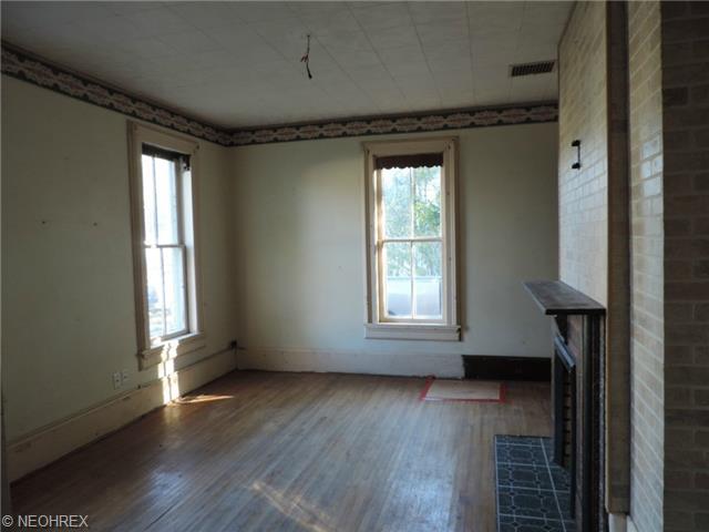 117 Spring Ave, Clyde, OH 43410 photo 2