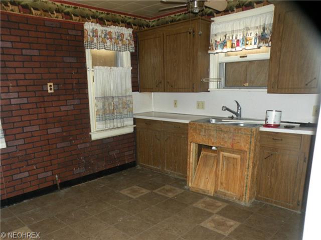 2507 Conrad Ave, Akron, OH 44314 photo 3