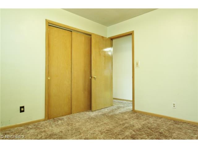 28706 Forest Rd, Eastlake, OH 44095 photo 8
