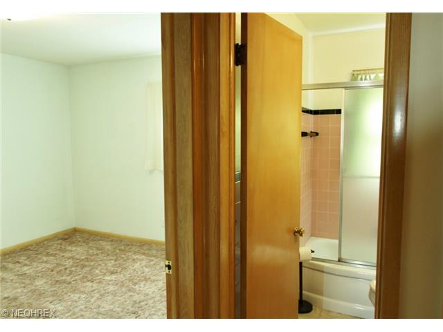 28706 Forest Rd, Eastlake, OH 44095 photo 10