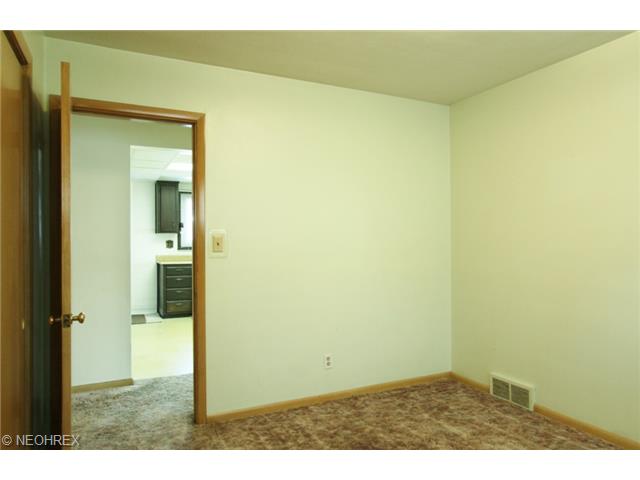 28706 Forest Rd, Eastlake, OH 44095 photo 9