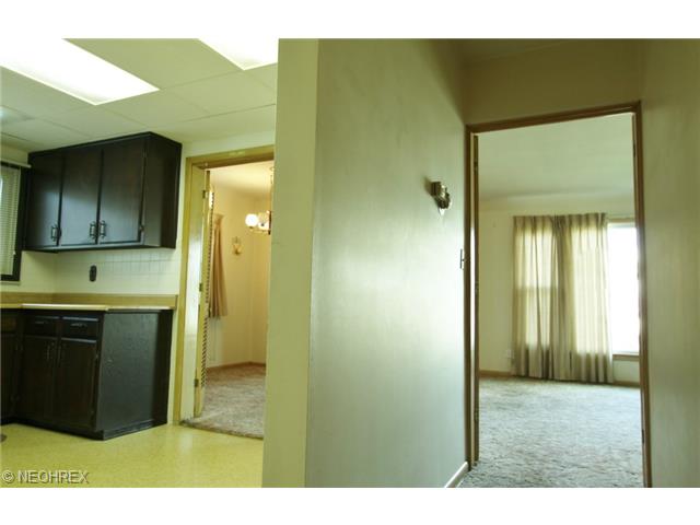 28706 Forest Rd, Eastlake, OH 44095 photo 6