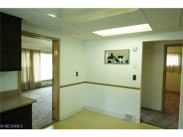 28706 Forest Rd, Eastlake, OH 44095 photo 5