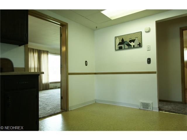 28706 Forest Rd, Eastlake, OH 44095 photo 3