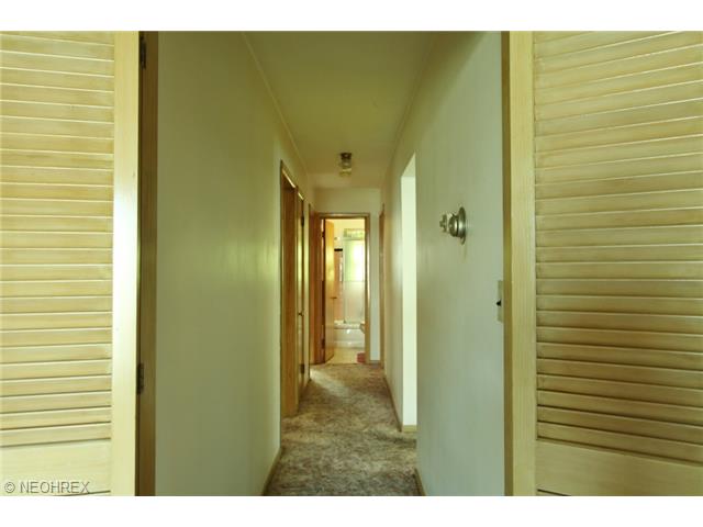 28706 Forest Rd, Eastlake, OH 44095 photo 7