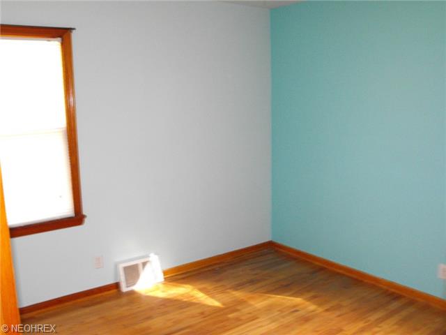 1419 Craneing Rd, Wickliffe, OH 44092 photo 1