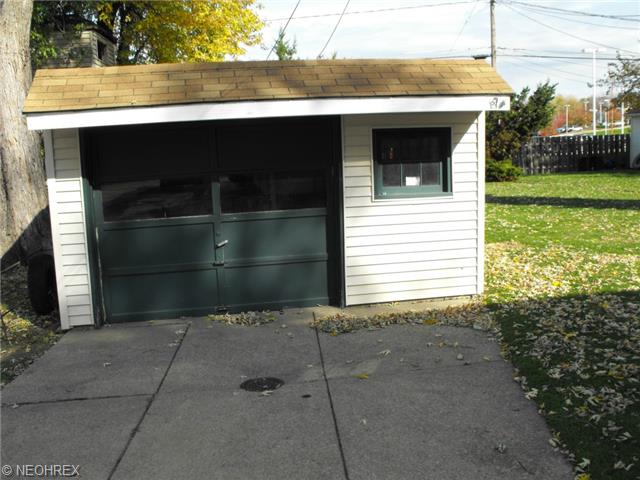 1419 Craneing Rd, Wickliffe, OH 44092 photo 8