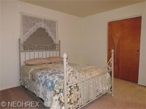 549 Pierce Dr, Youngstown, OH 44511 photo 1