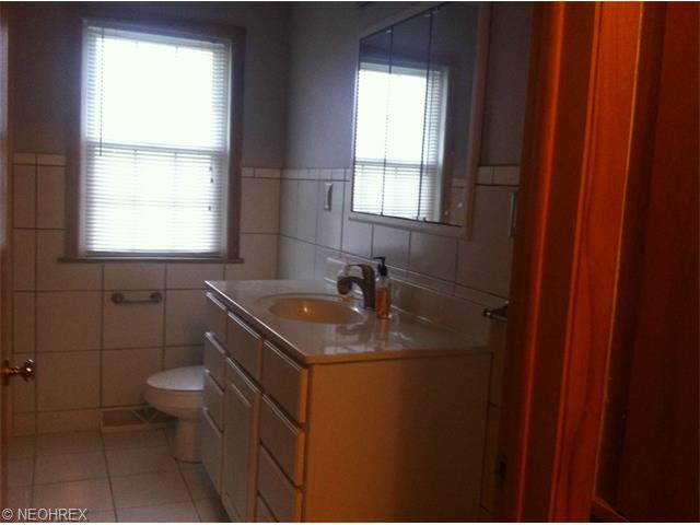 51 Gillian Ln, Youngstown, OH 44511 photo 6