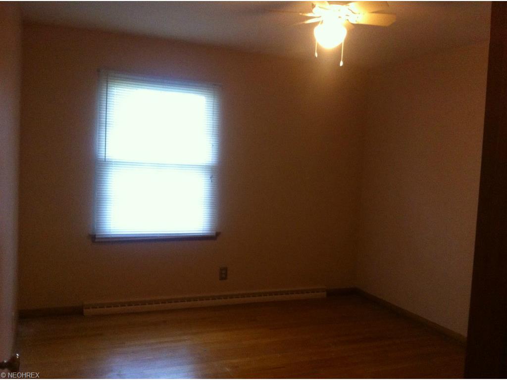 51 Gillian Ln, Youngstown, OH 44511 photo 7